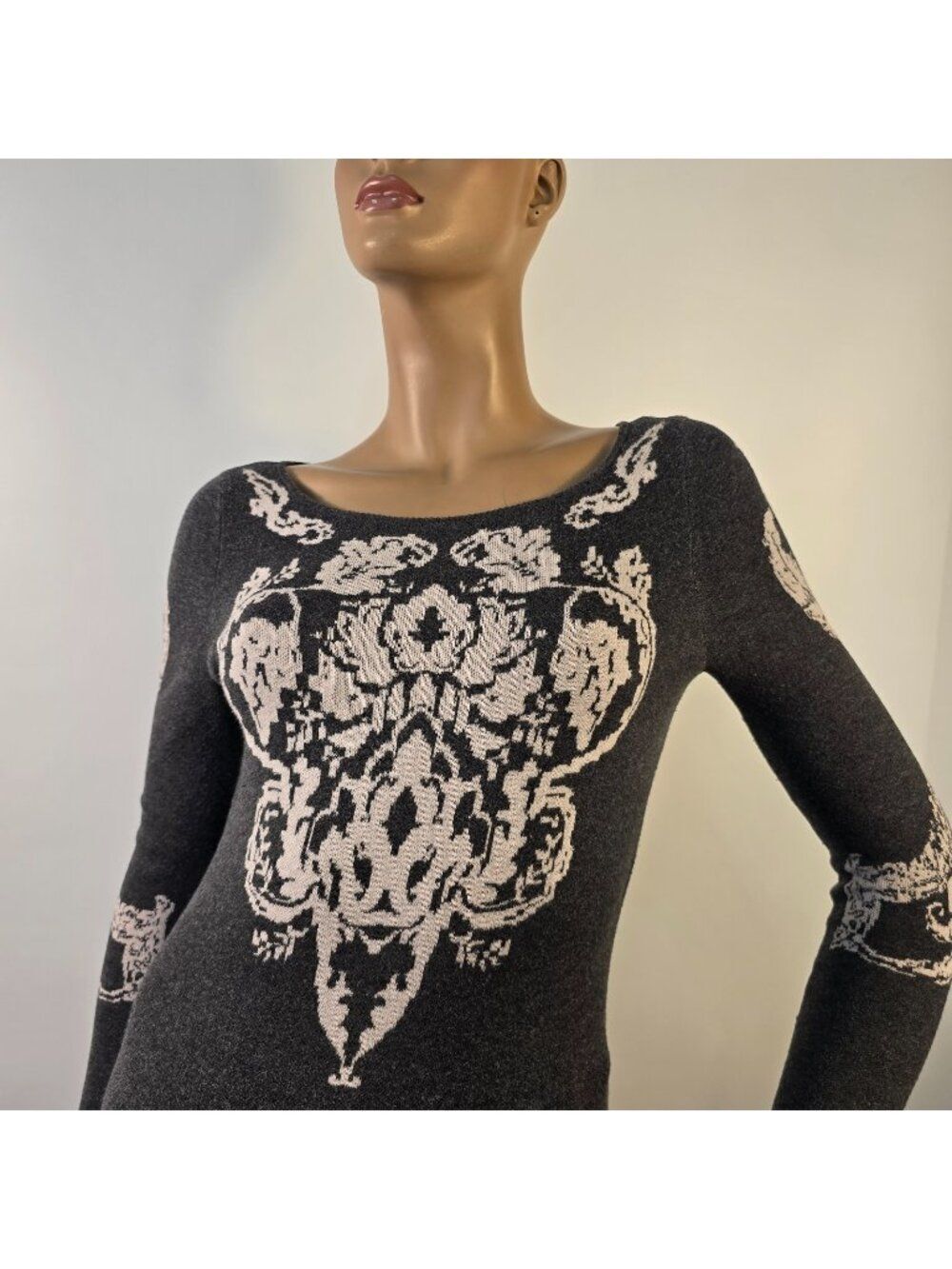 Ann Taylor Sweater Charcoal Gray With Beige Damask-Style Pattern Size XS/S